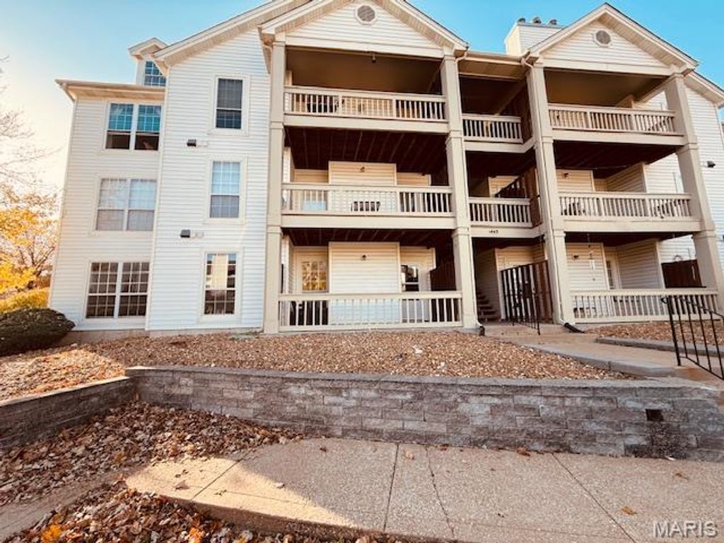 1445 Whispering Creek Drive C, Ballwin, MO 63021