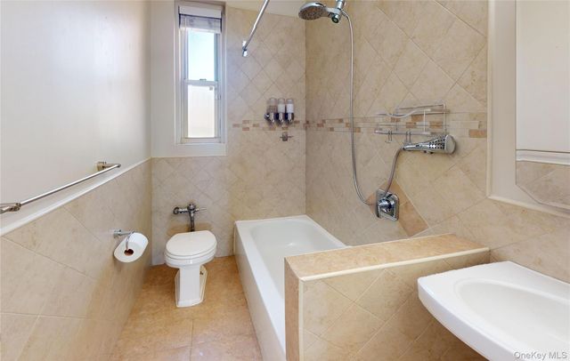 76-36 113th Street 4P, Forest Hills, NY 11375