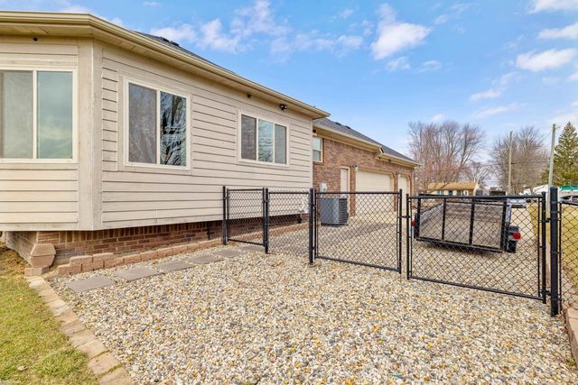 52163 Base Street, New Baltimore, MI 48047