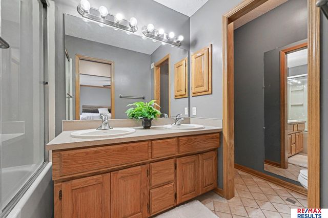 2415 Parkview Drive, Fremont, NE 68025