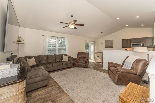 162 Williamsburg Lane, Troy, MO 63379