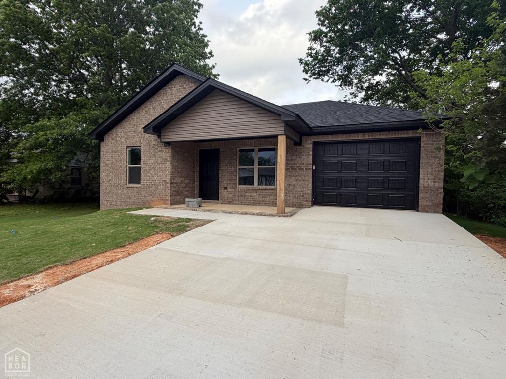 2406 Boydston Street, Jonesboro, AR 72401