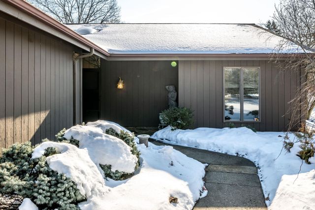 9536 Ledge Wood Court, Fort Wayne, IN 46804