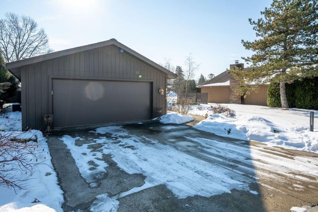 9536 Ledge Wood Court, Fort Wayne, IN 46804