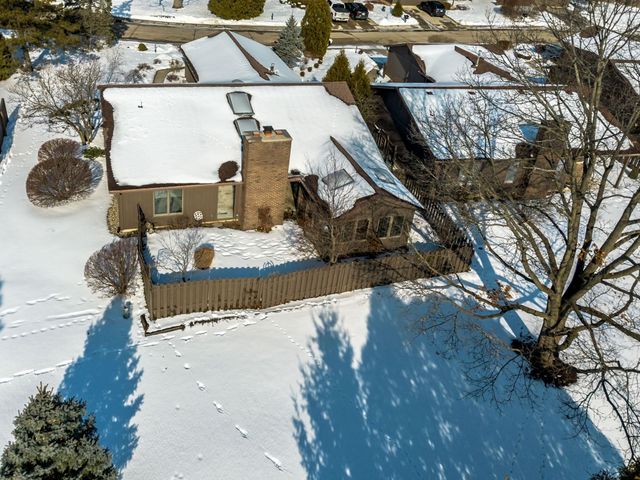 9536 Ledge Wood Court, Fort Wayne, IN 46804