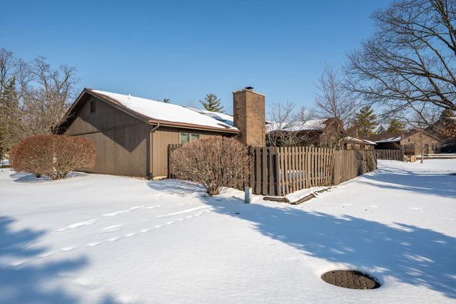 9536 Ledge Wood Court, Fort Wayne, IN 46804