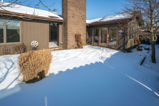 9536 Ledge Wood Court, Fort Wayne, IN 46804