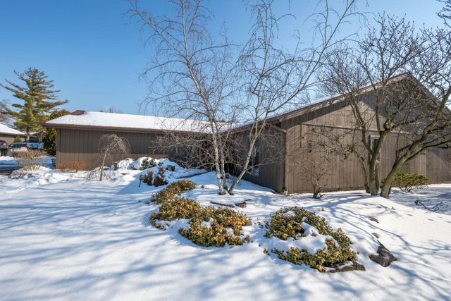 9536 Ledge Wood Court, Fort Wayne, IN 46804