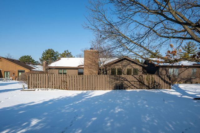 9536 Ledge Wood Court, Fort Wayne, IN 46804