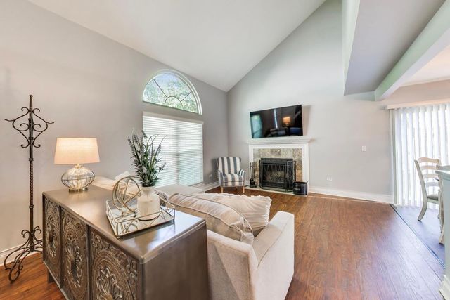 1204 N Knollwood Drive, Palatine, IL 60067
