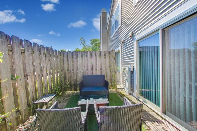 1204 N Knollwood Drive, Palatine, IL 60067