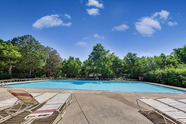 1204 N Knollwood Drive, Palatine, IL 60067