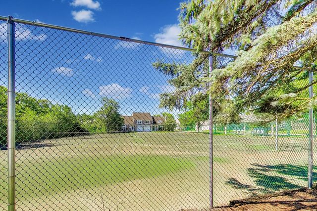 1204 N Knollwood Drive, Palatine, IL 60067