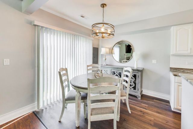 1204 N Knollwood Drive, Palatine, IL 60067