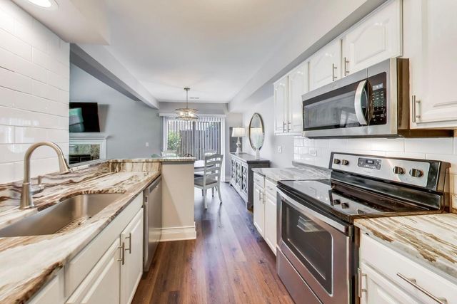 1204 N Knollwood Drive, Palatine, IL 60067