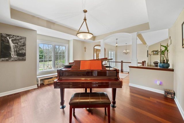 2575 Back ROAD, Burlington, WI 53105