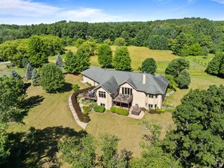 2575 Back ROAD, Burlington, WI 53105
