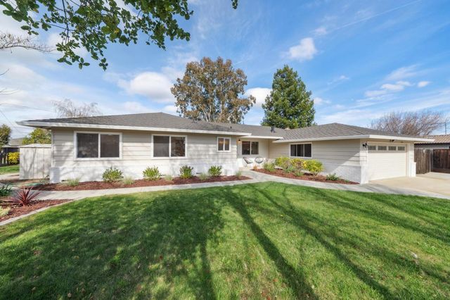 12135 Country Squire Way, Saratoga, CA 95070
