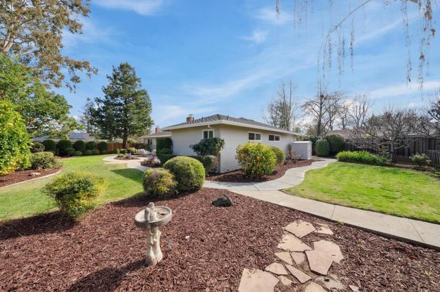 12135 Country Squire Way, Saratoga, CA 95070