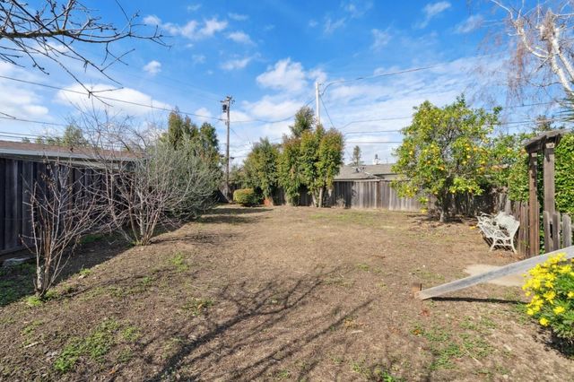 12135 Country Squire Way, Saratoga, CA 95070