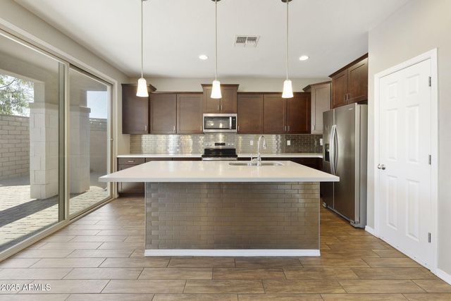 699 N SPARROW Court, Gilbert, AZ 85234