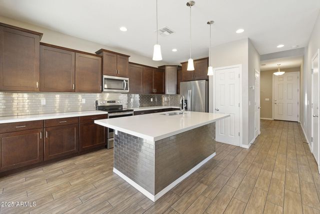 699 N SPARROW Court, Gilbert, AZ 85234