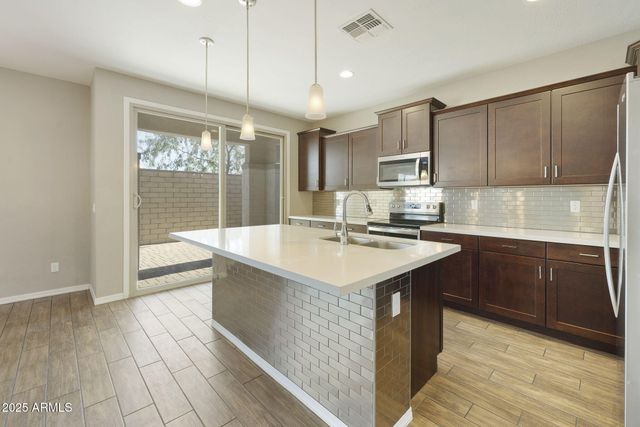 699 N SPARROW Court, Gilbert, AZ 85234