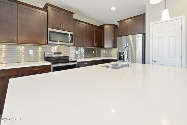 699 N SPARROW Court, Gilbert, AZ 85234