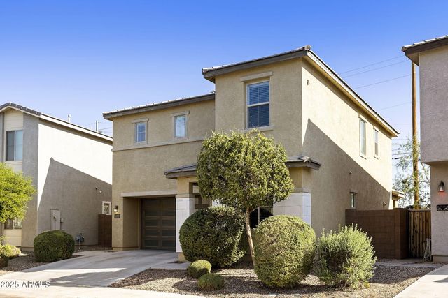 699 N SPARROW Court, Gilbert, AZ 85234