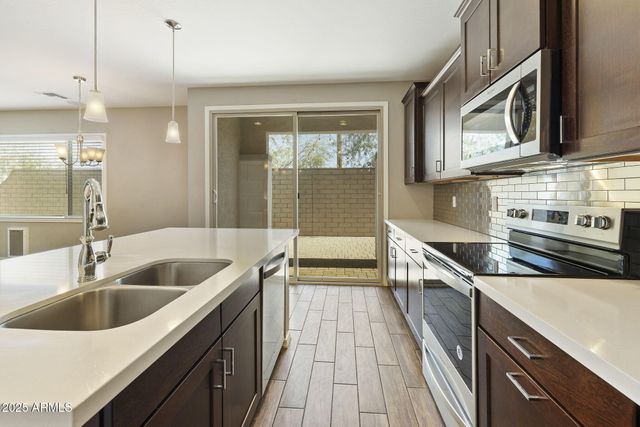 699 N SPARROW Court, Gilbert, AZ 85234