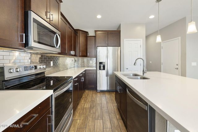 699 N SPARROW Court, Gilbert, AZ 85234