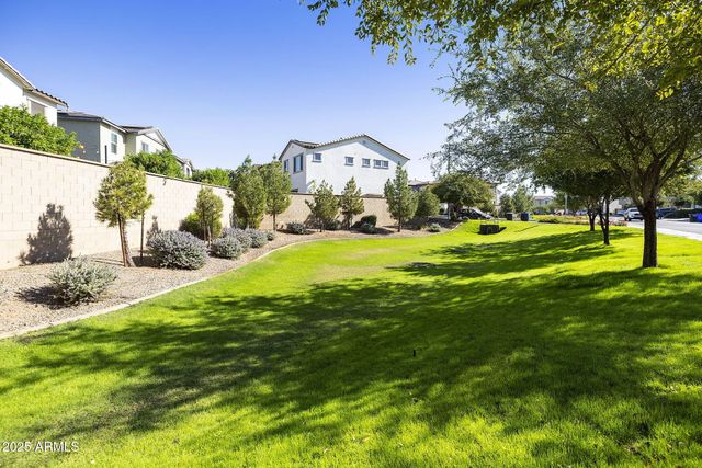 699 N SPARROW Court, Gilbert, AZ 85234