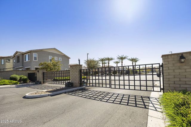 699 N SPARROW Court, Gilbert, AZ 85234