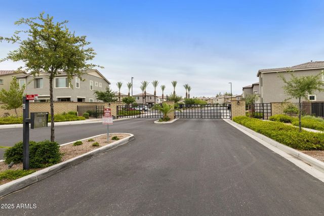 699 N SPARROW Court, Gilbert, AZ 85234