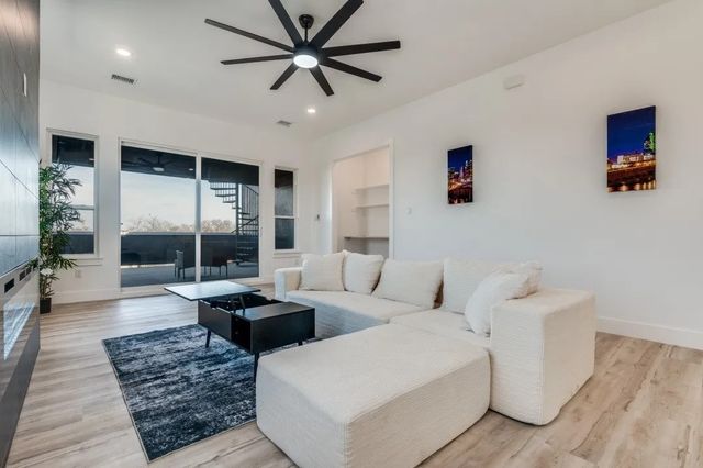 2802 Guymon Street, Dallas, TX 75212