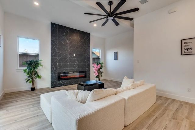 2802 Guymon Street, Dallas, TX 75212