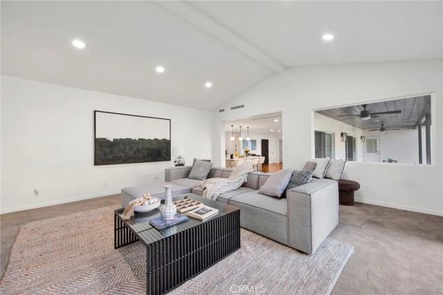 4210 Sepulveda Boulevard, Sherman Oaks, CA 91403