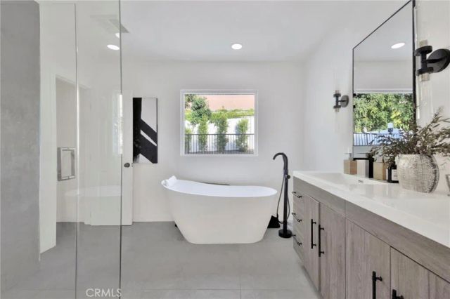 4210 Sepulveda Boulevard, Sherman Oaks, CA 91403