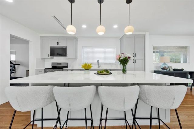 4210 Sepulveda Boulevard, Sherman Oaks, CA 91403