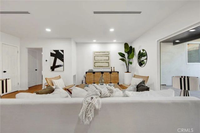 4210 Sepulveda Boulevard, Sherman Oaks, CA 91403