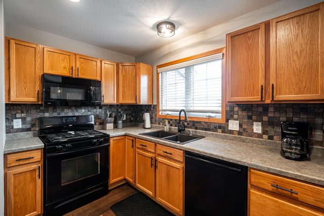 133 Settlement ROAD, Hartford, WI 53027