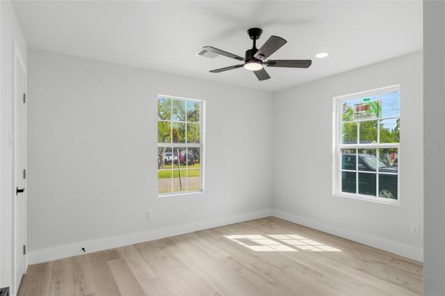 300 Hafer St, Baytown, TX 77520