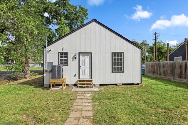 300 Hafer St, Baytown, TX 77520