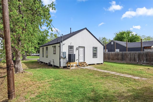 300 Hafer St, Baytown, TX 77520