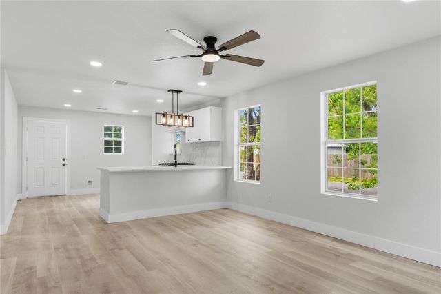300 Hafer St, Baytown, TX 77520