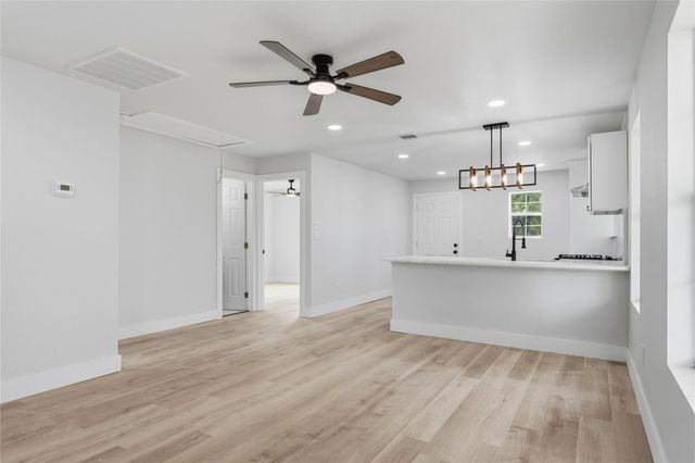 300 Hafer St, Baytown, TX 77520
