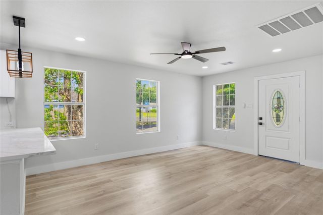 300 Hafer St, Baytown, TX 77520