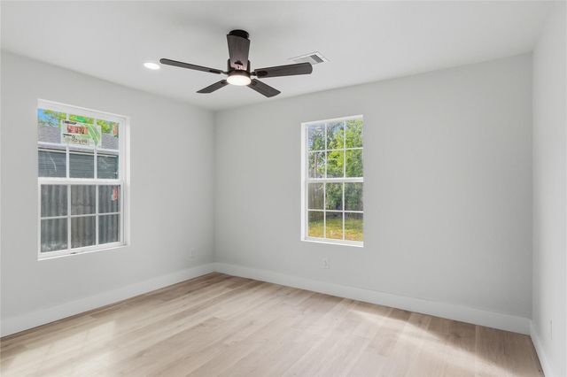 300 Hafer St, Baytown, TX 77520