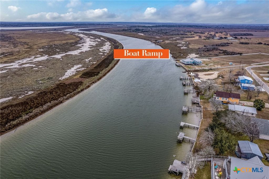 Image 11 of property listing at 4685 CO RD 328, Lasalle, TX 77969