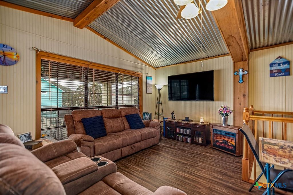 Image 17 of property listing at 4685 CO RD 328, Lasalle, TX 77969